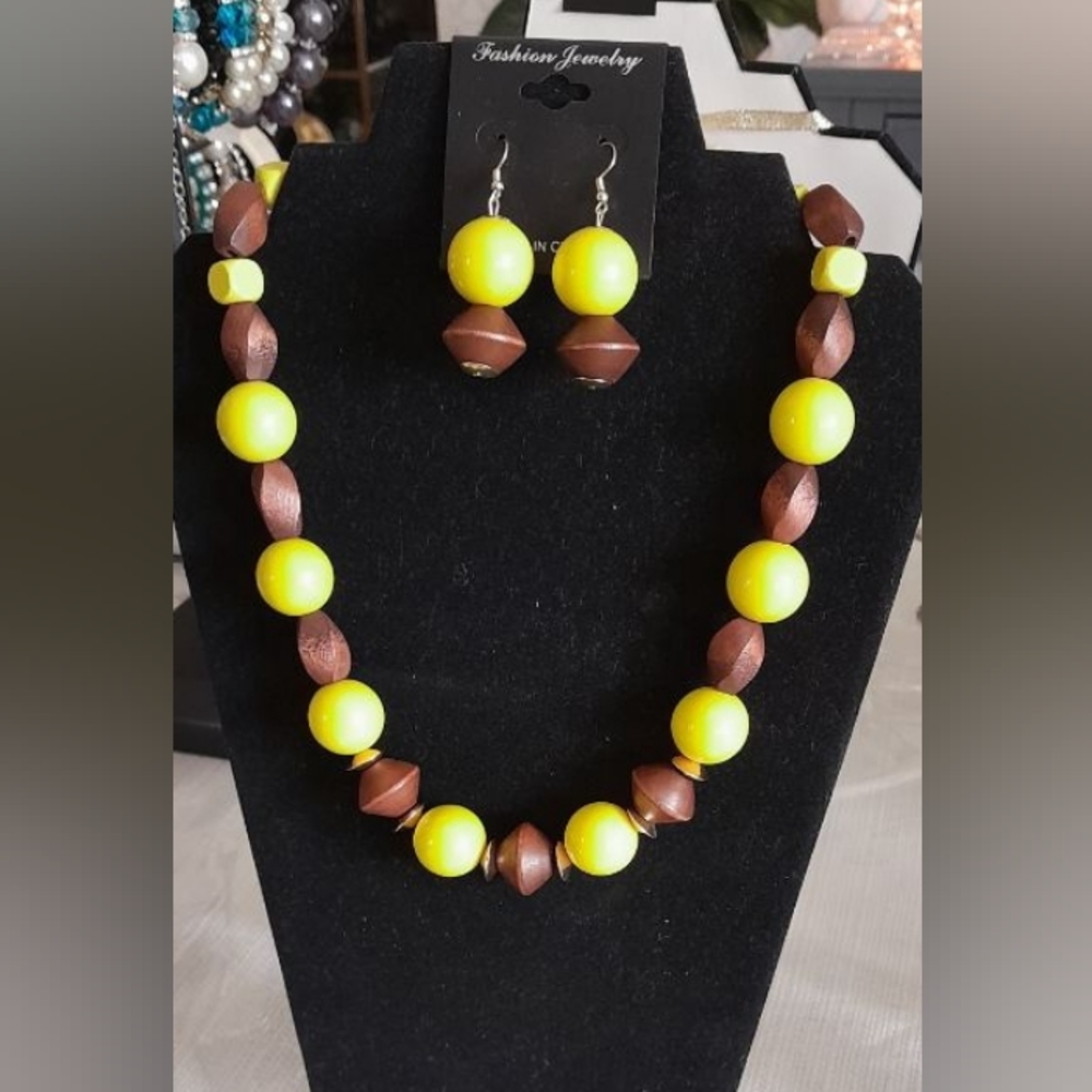 Brown wooden and lime green beans necklace and earrings set